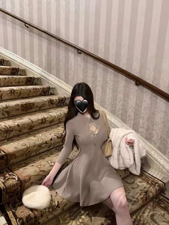 双面缪斯 正反两穿纯欲镂空连衣裙女秋冬气质性感收腰显瘦A字短裙