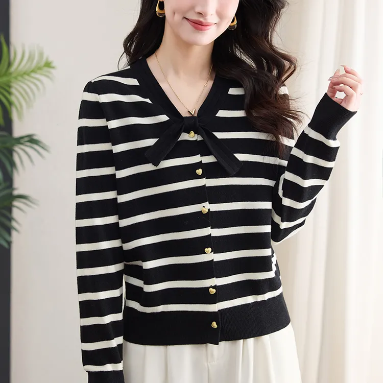 别致漂亮V领毛衣短款气质春装上衣显瘦好看撞色条纹针织衫女洋气