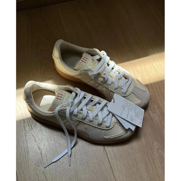 米色运动鞋女款夏季奶油阿甘复古圆头德训平底德训鞋官方正版