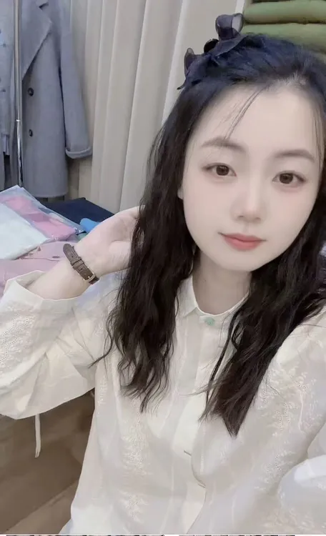 七言家新品！ins穿搭#小翻领万针刺绣绿扣可叠穿衬衣开衫@