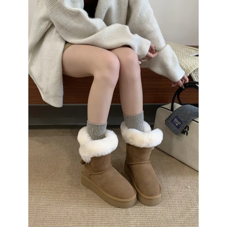 UHCK冬季厚底加绒角扣雪地靴女保暖毛茸茸款式旅行经典百搭雪地靴