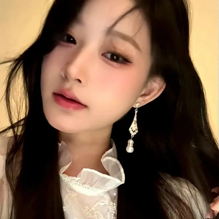 925银耳饰 银钻珍珠垂帘耳钉时尚轻奢个性耳饰新款耳饰商品图