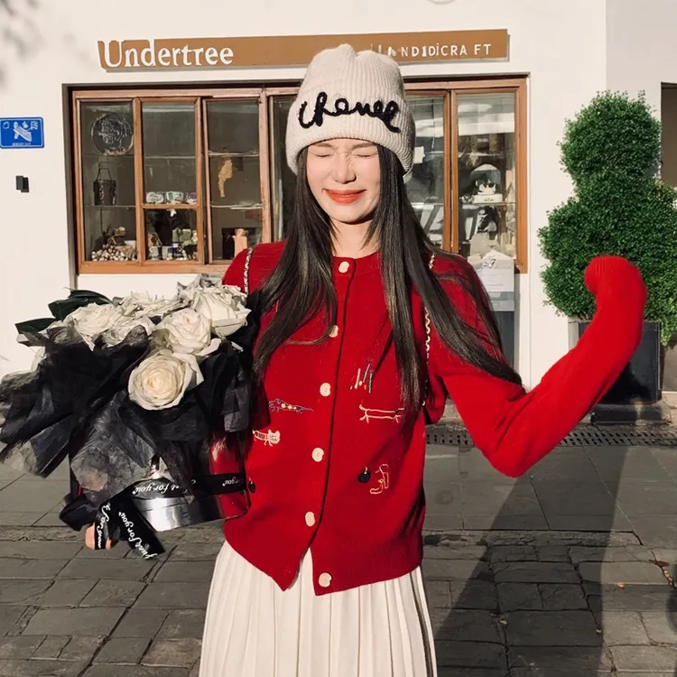 法式设计感刺绣针织毛衣外套秋冬季新款复古时尚小香风别致上衣潮