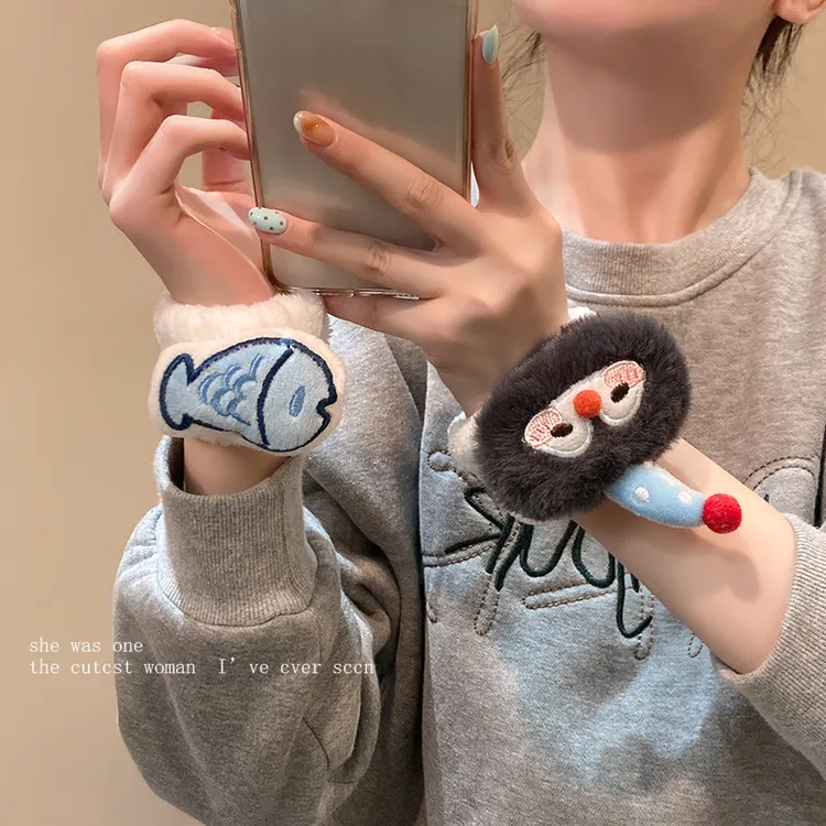 可爱企鹅小鱼毛绒洗脸手腕带女洗漱防滴水专用防湿秋冬发圈头饰