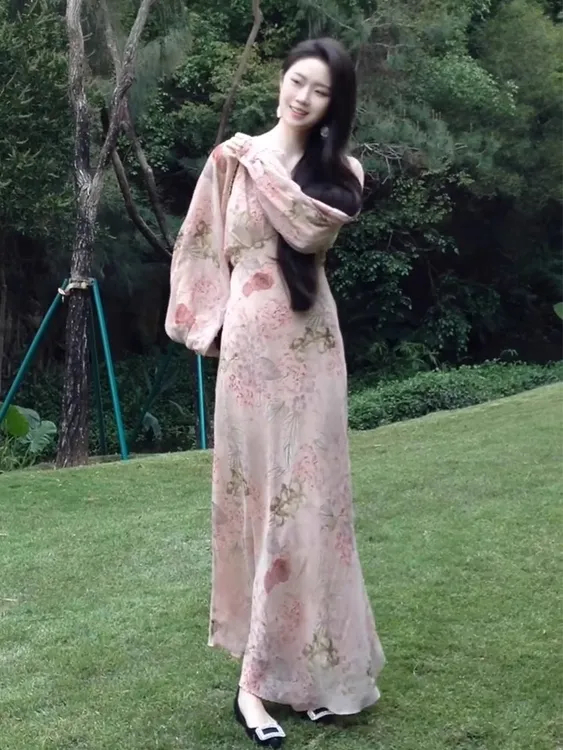 Y9527微胖mm法式V领印花长袖连衣裙女夏季出游气质度假修身长裙子
