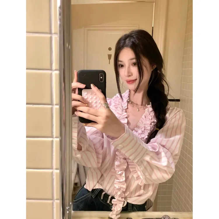 法式温柔淡粉色v领条纹衬衫女秋季新款宽松减龄慵懒长袖上衣0412