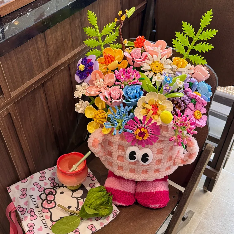 【大眼仔】桃花朵朵积木花束网红摆件拼装一整套DIY送材料包抱抱桶
