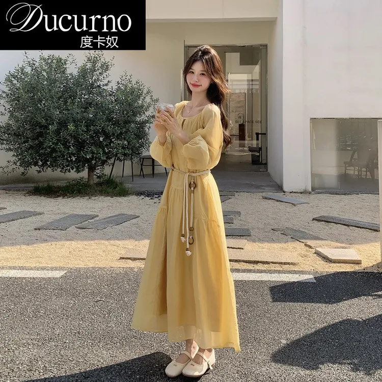 温柔收腰法式长袖连衣裙女新款海边度假风气质长裙纯欲慵懒风女装