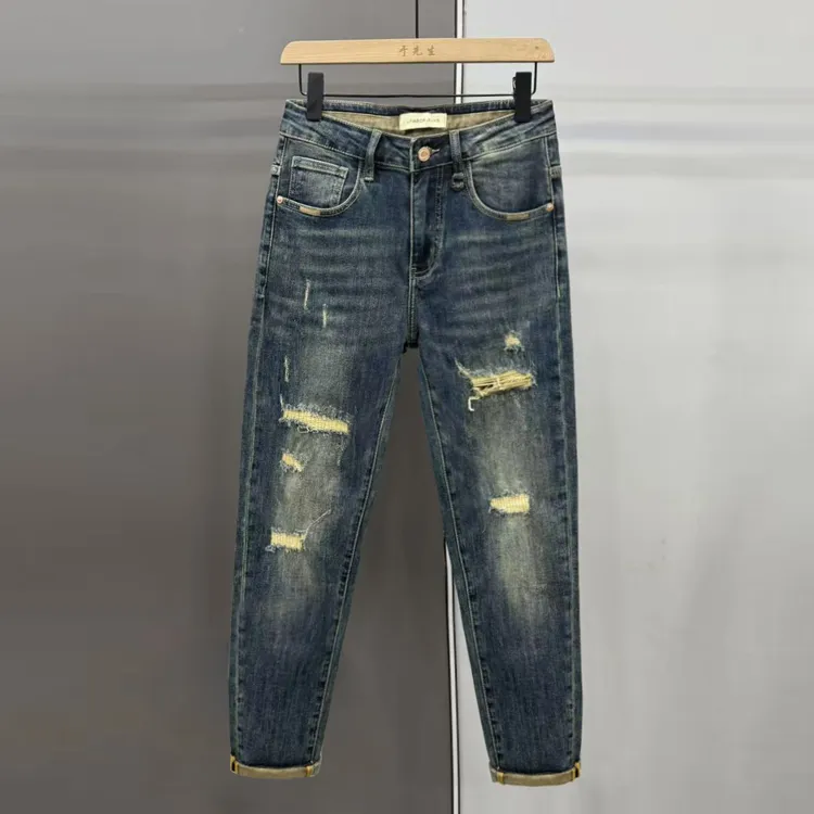 高品质水洗蓝色假破洞牛仔裤修身小脚裤（8581）