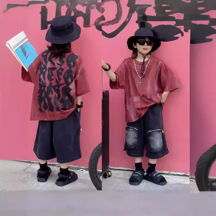 宝全服饰夏季宽松百搭模糊字母印花短袖分熏大兜牛仔短