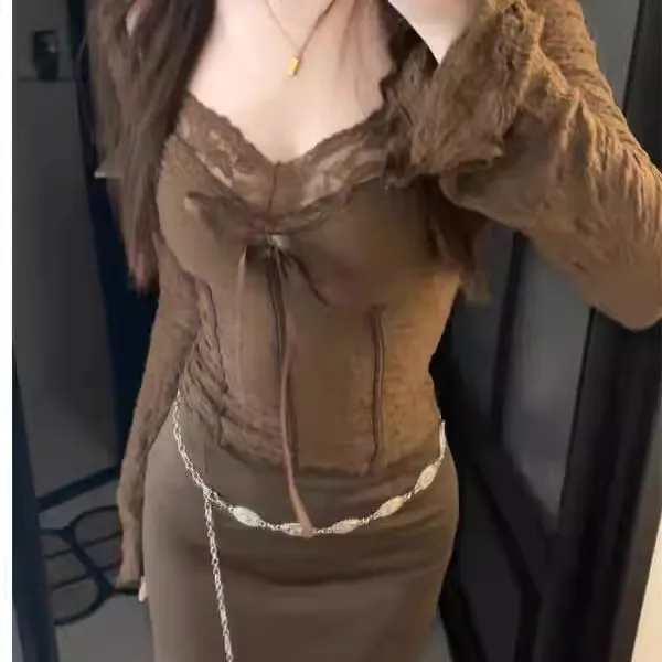 纯欲辣妹风蕾丝拼接长袖上衣女秋季新款修身显瘦气质半身裙两件套