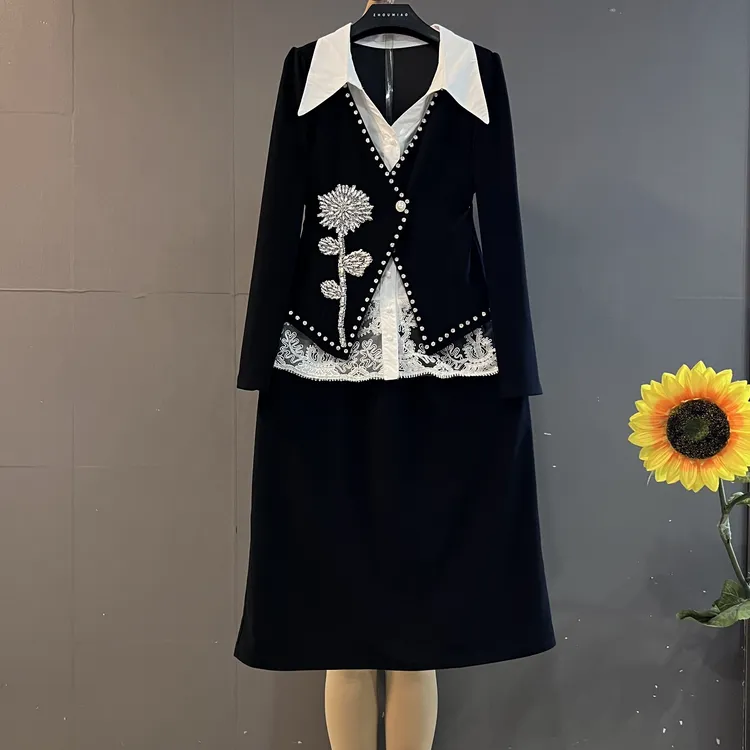 新款气质翻领蕾丝拼接水钻花朵假两件显瘦上衣➕半身裙重工两件套