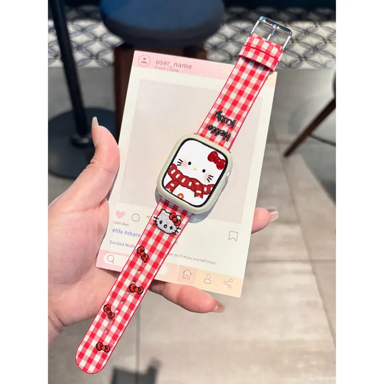 适用苹果手表S10刺绣皮质红格纹kitty印花表带applewatchS9通用SE