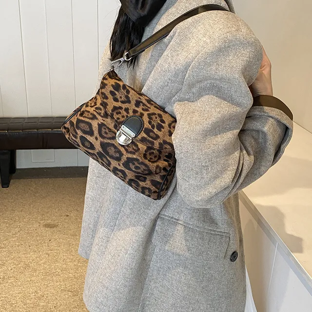 网红豹纹包女式2025新款潮流小众设计单肩腋下包高级感洋气斜挎包