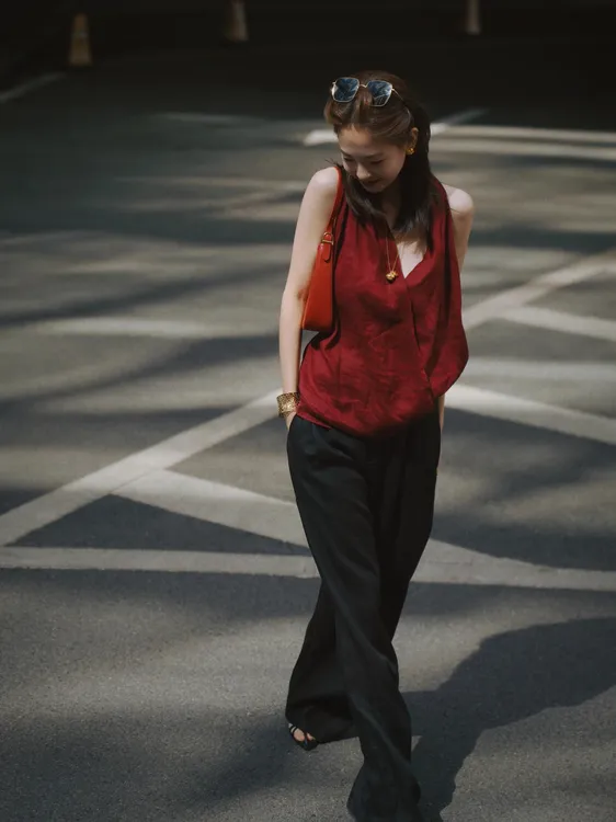 2025春夏新款法式红色交叉挂脖背心上衣高腰百搭休闲裤两件套装