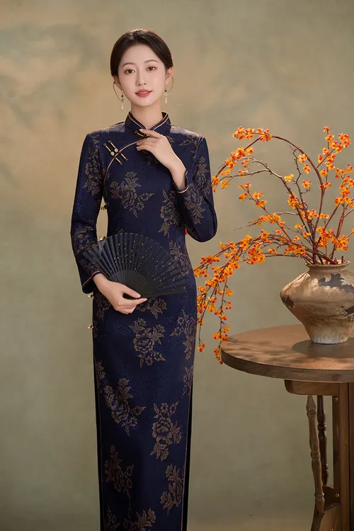 旗袍2025冬季加绒单层新款改良长款年轻款旗袍复古日常修身连衣裙