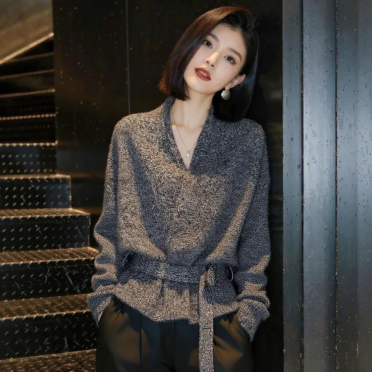 慵懒灰色V领毛衣外套女秋冬高级感洋气减龄系带收腰针织开衫上衣