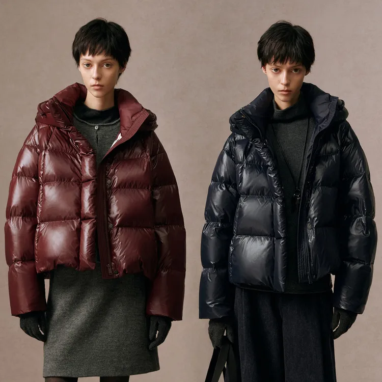 华吉言/HUAJIYAN【霓虹】95鹅绒浮光肌理方格绗缝连帽亮面羽绒服