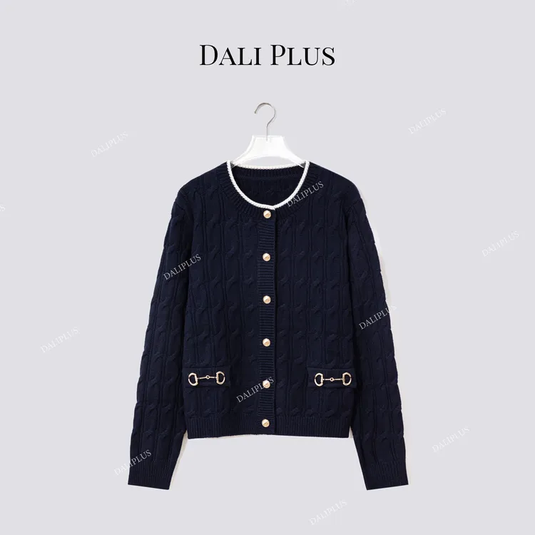 DALI PLUS“马衔扣100羊毛毛衣”白边圆领针织开衫-D5MM3393