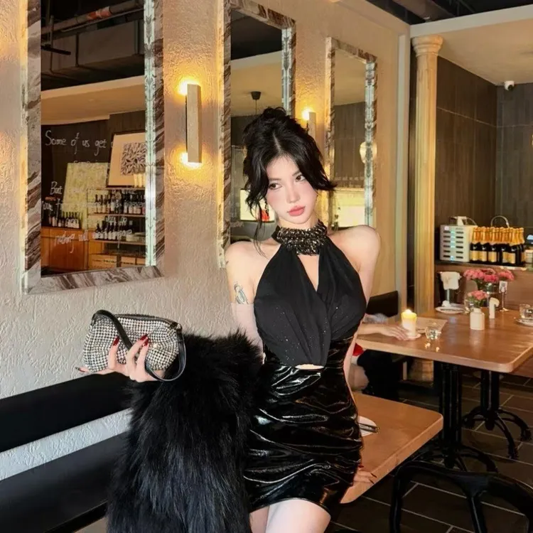 法式轻奢重工辣妹镂空钉钻挂脖连衣裙气质名媛收腰显瘦拼接包臀裙