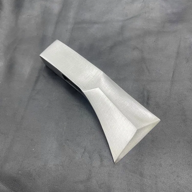 木工斧单刃右手使用细高顶样式手工锻打弹簧钢斧顶斧刃淬火