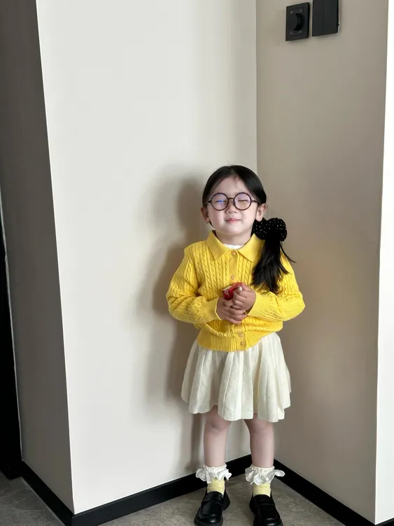 《甜小七》2025女童春季开学季休闲小清新黄色开衫毛衣百褶裙套装