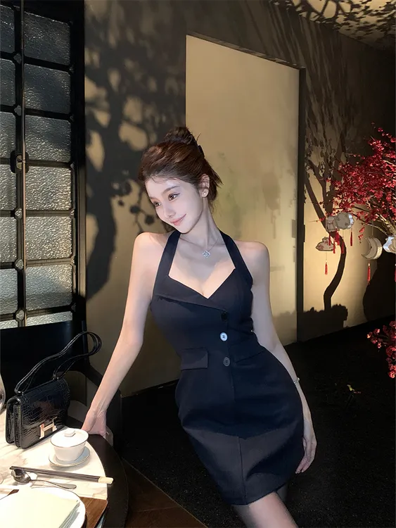 气质御姐风挂脖露背性感辣妹连衣裙纯欲风修身显瘦包臀短裙西装裙