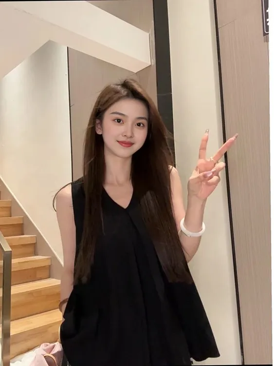 现货+现发+运费险  V领背心