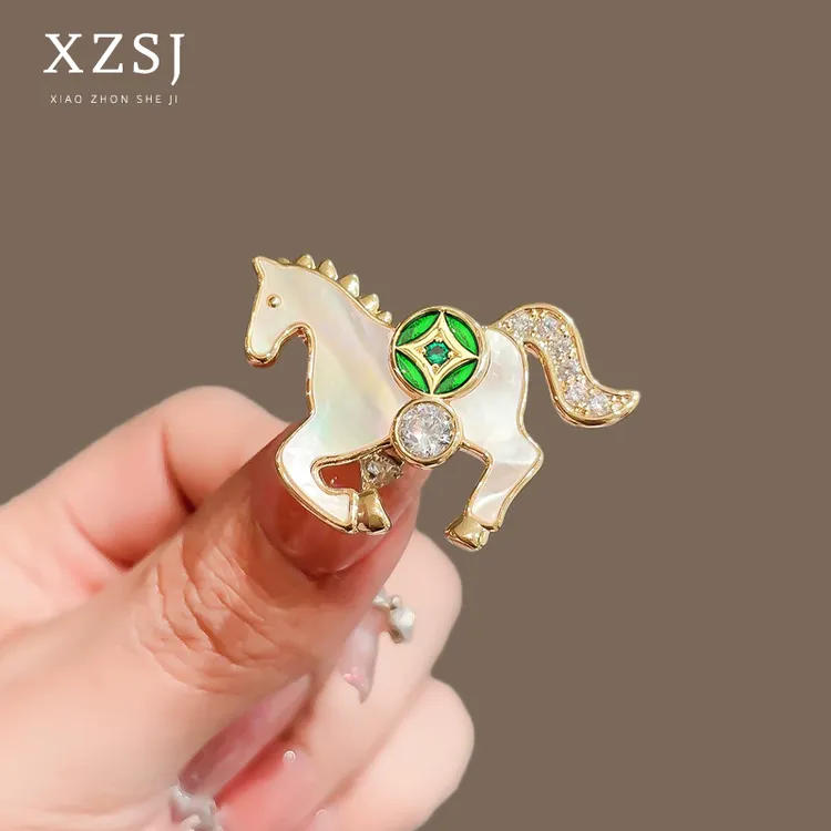 铜锆石胸针 马上有财贝壳小马别针女新款轻奢国风生肖马胸花配饰