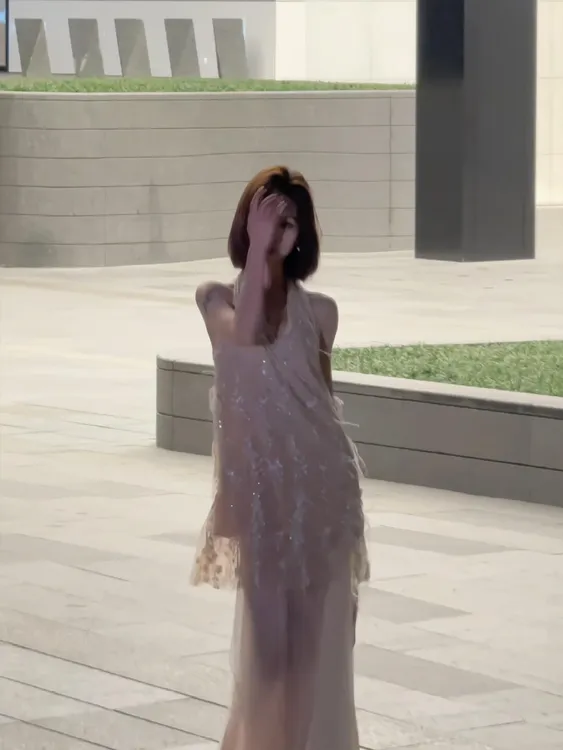 2025夏季新款法式复古气质显瘦连衣裙女设计感小众网纱拼接长裙女