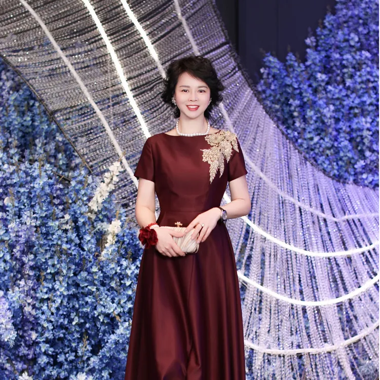 礼服酒红色婚礼手臂喜婆婆妈妈装喜婆婆婚礼服装