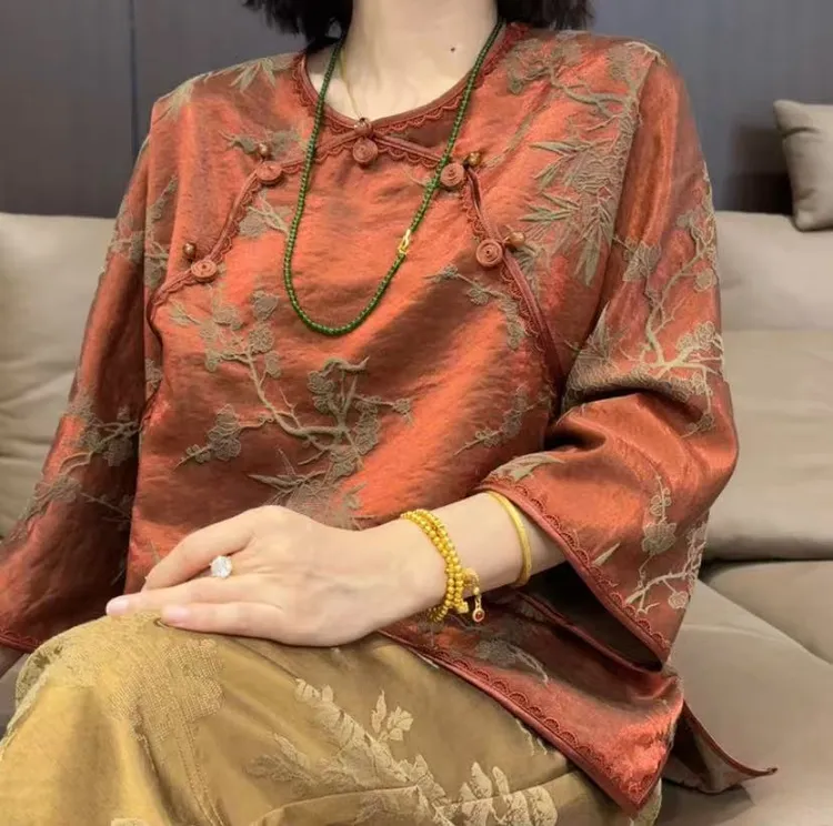 橘红色新中式蜗牛扣气质上衣