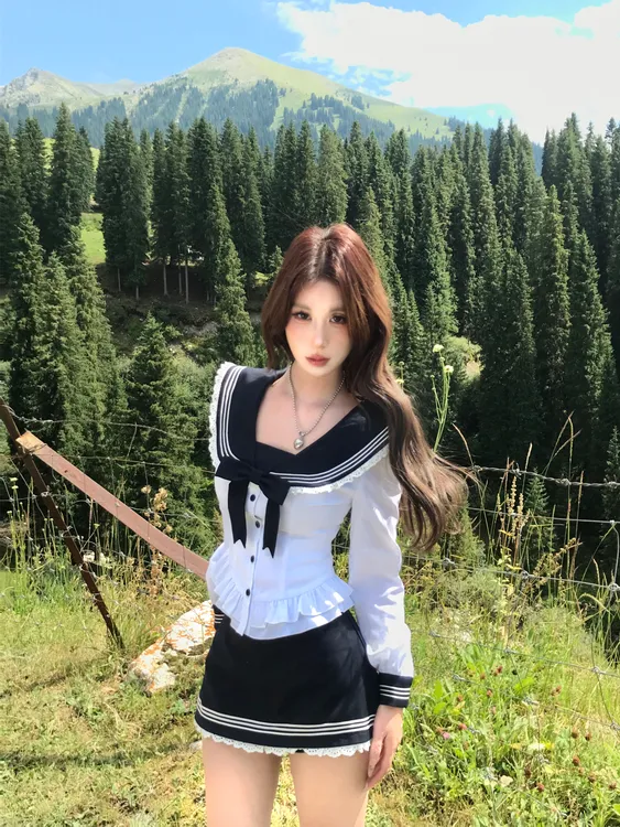 早秋穿搭韩系ins学院风海军领减龄设计修身显瘦上衣女秋半裙
