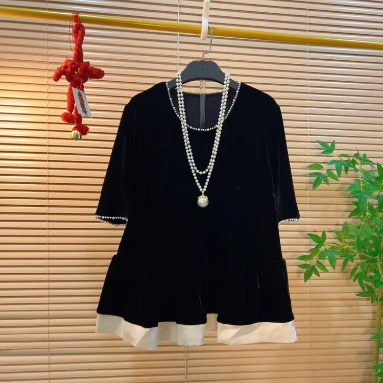 时尚圆领钉珠撞色显瘦上衣胖YY2025夏季新款法式名媛气质静雅T恤