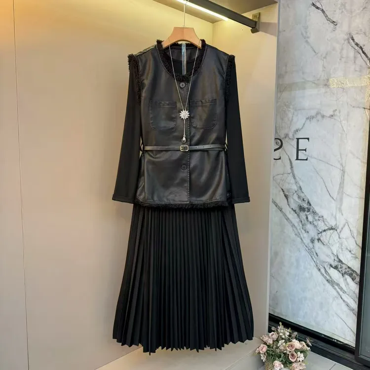 秋季款皮马甲百褶连衣裙女腰带胖妹妹2025时尚气质显瘦两件套2535