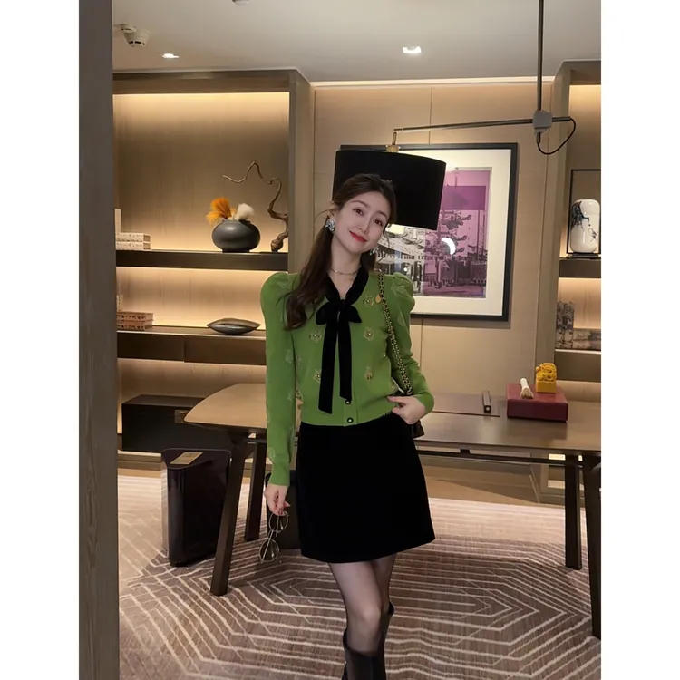 W·HAHA【绿蔓】亮片花朵刺绣蝴蝶结针织上衣10091