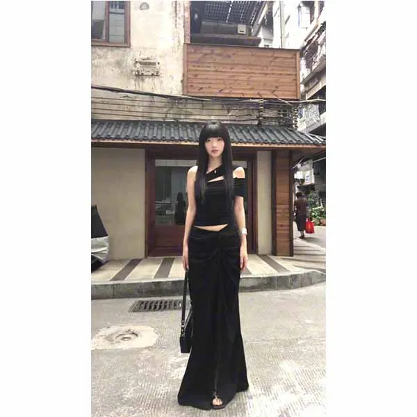 黑色斜肩吊带背心高腰半身裙女装2025夏季设计感显瘦辣妹两件套装