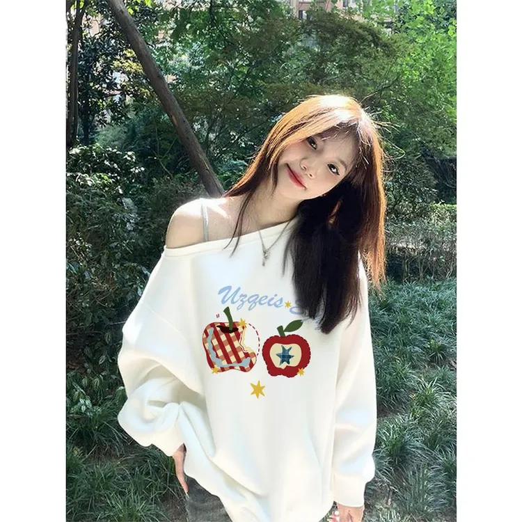 纯棉ins苹果印花斜肩卫衣女秋冬加绒薄款宽松露肩设计感白色上衣