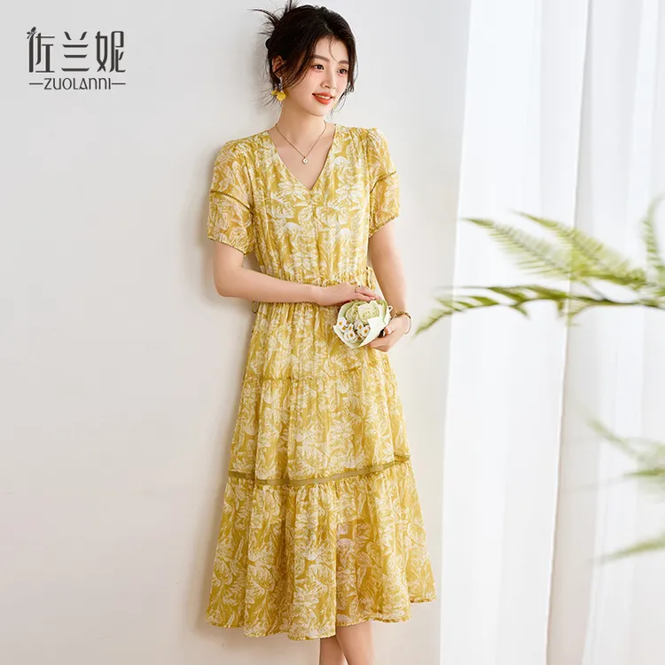 v领泡泡袖莱赛尔海边度假连衣裙女夏季收腰显瘦设计感黄色碎花裙