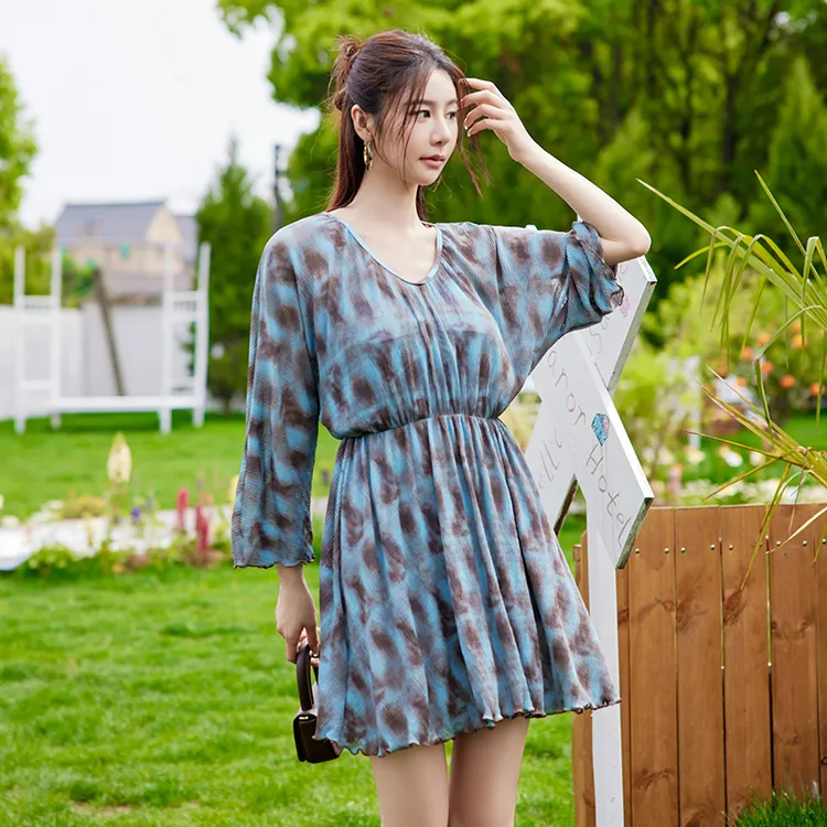 泳衣女2025新款仙女范微胖女孩大码遮肉分体裙式保守泡温泉游泳装