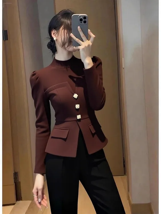 2025秋冬新款时尚设计感针织衫女收腰金属扣装饰高端轻奢气质上衣