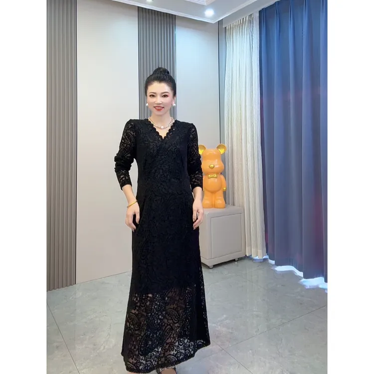 新款法式纯欲风黑色蕾丝v领针织连衣裙女秋冬季气质收腰大码长裙