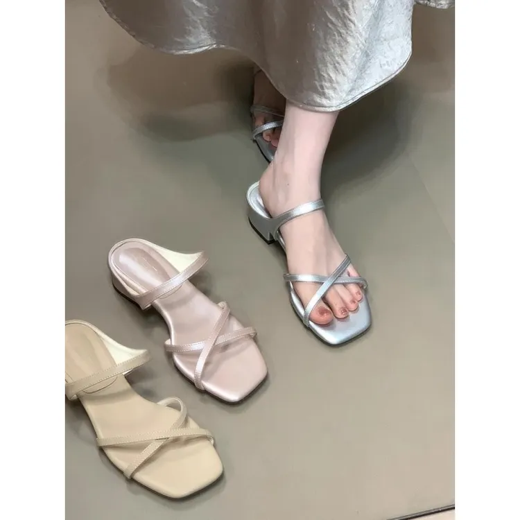 法式温柔交叉带露趾凉鞋女2025夏季新款气质方头时尚小众一字拖鞋