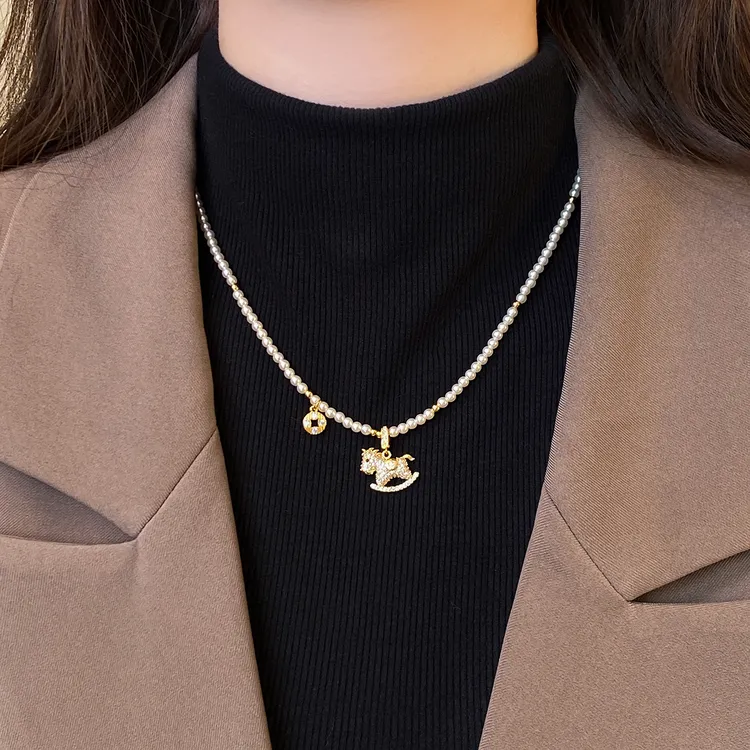 铜仿珍珠项链 金色小马珍珠项链女高级感轻奢小众毛衣链秋冬配饰