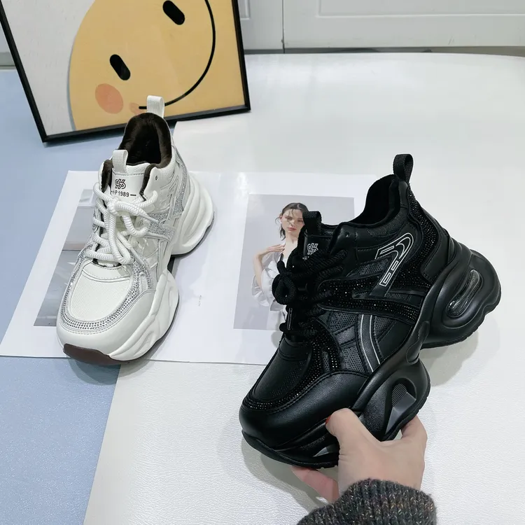 大码女鞋40--43码2025冬季新品时尚百搭厚底高帮休闲加绒老爹鞋