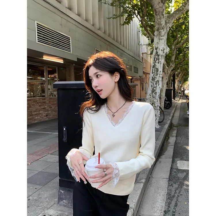 法式蕾丝拼接V领长袖针织衫女秋冬款气质修身内搭打底毛衣