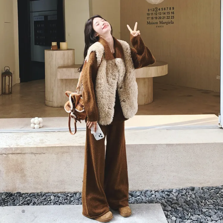 美拉德超好看针织套装羊羔毛马甲三件套2025冬季新款洋气时尚套装