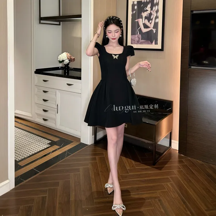 【花花原创】显瘦气质小黑裙收腰名媛方领复古设计感连衣裙61886