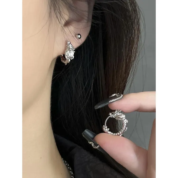 银色金属风龙形耳扣女2025年新款潮气质小众百搭高级感耳环耳饰品