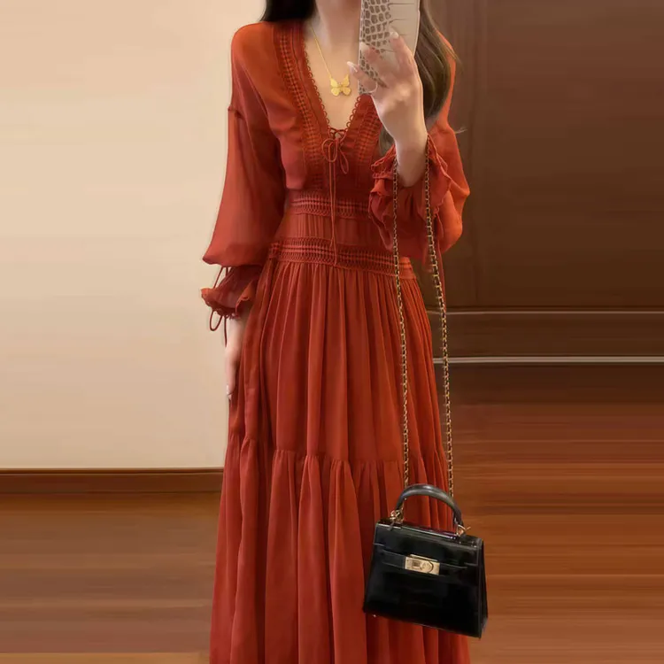 高级小众不撞款裙子韩系独特超好看V领绑带连衣裙25秋季气质长裙